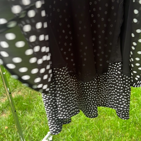 New pretty black and white polkadot skirt by Jones, New York - Picture 7 of 7